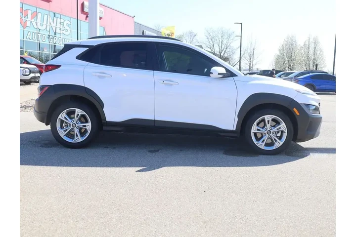 $16777 : Hyundai KONA 2022 AWD SEL 4d image 10
