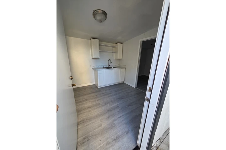 $1700 : Se renta Casita image 1