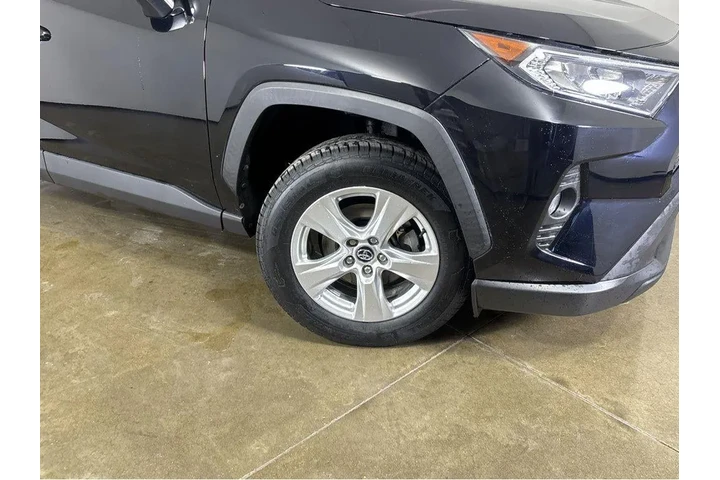 $23597 : Silver Certified2020 RAV4 XLE image 9