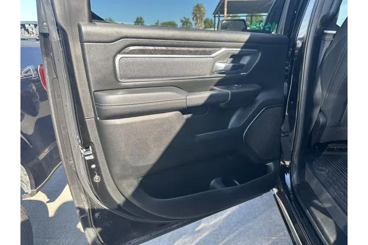 $31300 : Ram 1500 2019 4x4 Big Horn 4 image 8