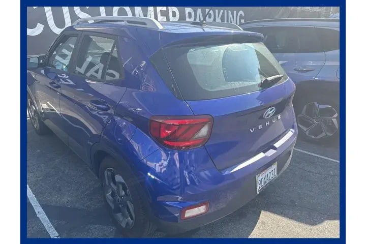 $17426 : Hyundai VENUE 2023 SEL 4dr C image 4