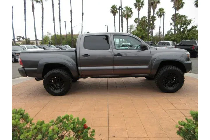 $22355 : Toyota Tacoma 2015 4x2 PreRu image 5