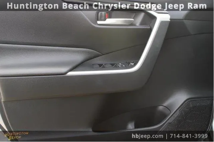 $19450 : Toyota RAV4 Hybrid 2019 AWD image 10