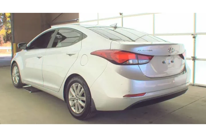 2016 Elantra SE image 5