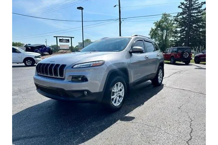 Jeep Cherokee 2017 4x4 Latit image 3