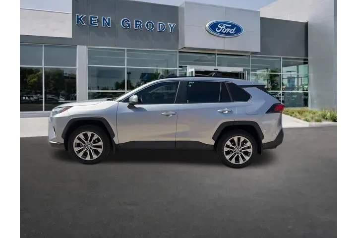 $19900 : Toyota RAV4 2022 XLE Premium image 3