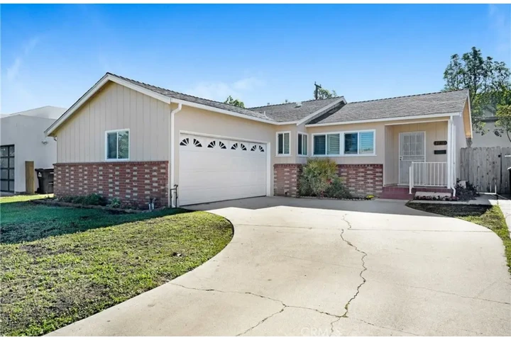 $2495 : 3 Bedroom in South Los Angeles image 1