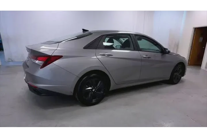 $20095 : Hyundai ELANTRA 2023 SEL 4dr image 8