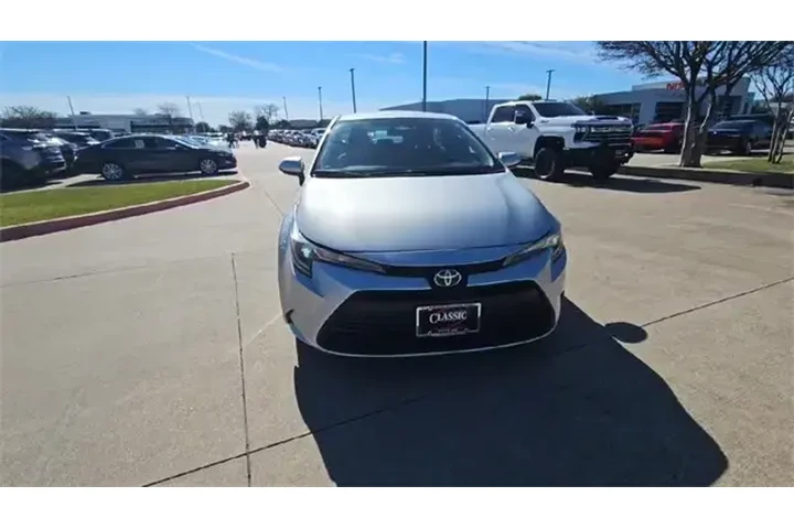 $18987 : Toyota Corolla 2024 LE 4dr S image 3