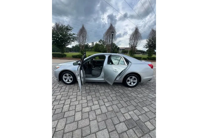 $5500 : 2015 Malibu LS image 9