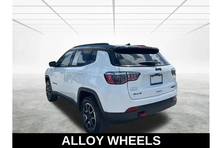 $19074 : Jeep Compass 2024 4x4 Trailh image 7