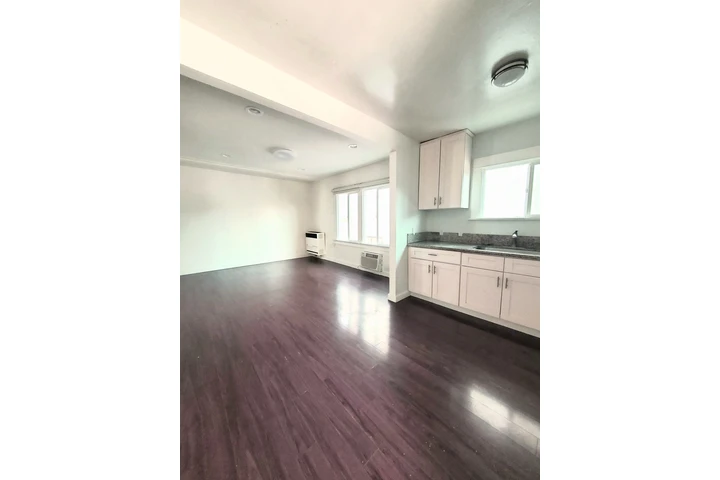 $2600 : 3Bd+2Ba+1Pk. image 2
