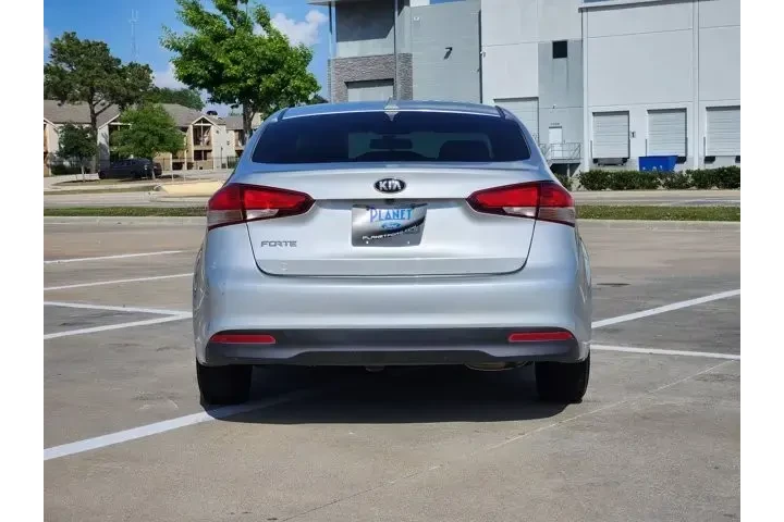 $10806 : Kia Forte 2017 S 4dr Sedan image 6