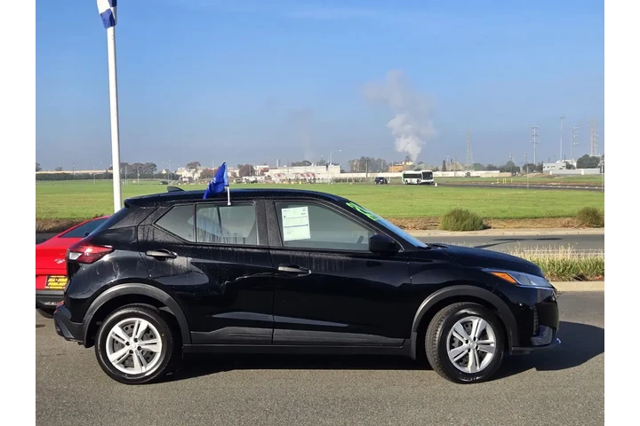 $18499 : Nissan Kicks 2024 S 4dr Cros image 3