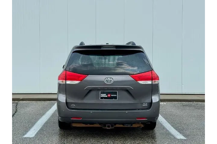 $7812 : Toyota Sienna 2014 AWD XLE 7 image 4