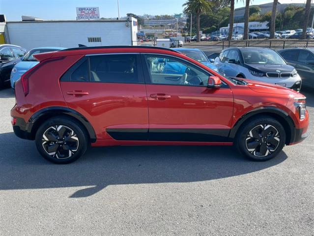 $25900 : Used 2023 Niro EV Wind for sa image 6