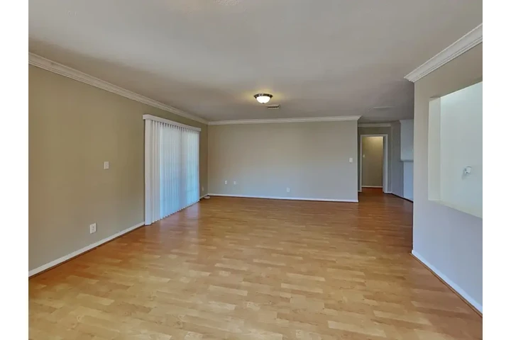 $2000 : 2 BED HOME IN W VERNON AVE LA image 2