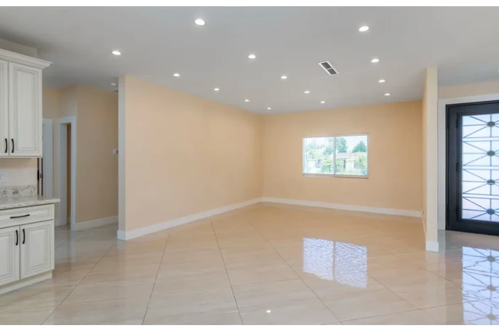 $3500 : 4Bed 3Bath Home in Los Angeles image 2