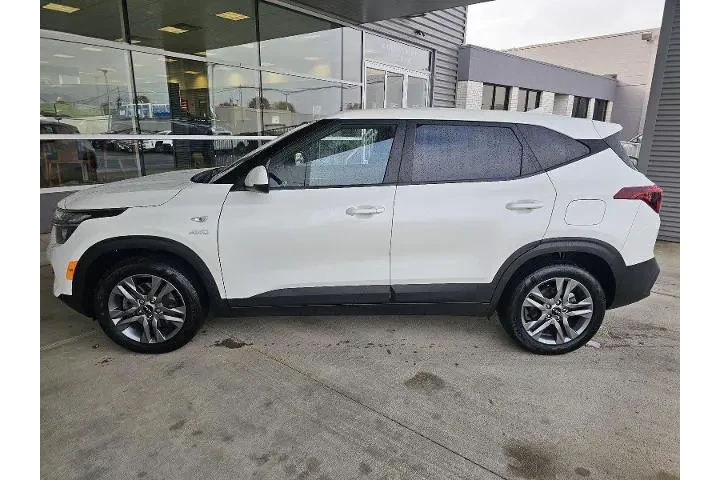 $18990 : Kia Seltos 2023 AWD LX 4dr S image 2
