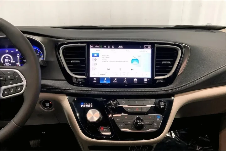 $23992 : Chrysler Pacifica 2022 Touri image 1