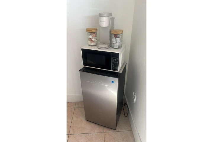 $1100 : Cuarto en renta image 1