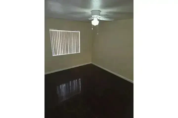 $1795 : MAYWOOD  FRENTE AL PARQUE image 2