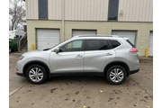 $9900 : 2016 Rogue SV thumbnail
