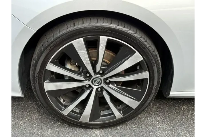 $18831 : Nissan Altima 2022 2.5 SR 4d image 8