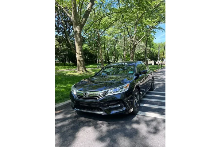 $13995 : Used 2016 Accord Sedan 4dr I4 image 1
