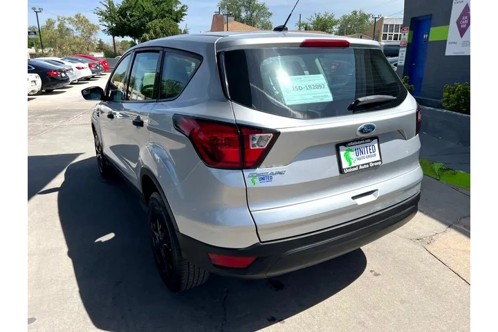 2019 Escape S FWD image 7