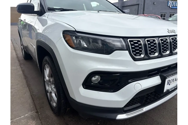 $24995 : 2025 Compass Limited 4x4 image 6