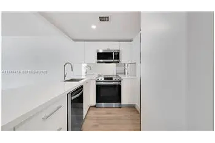 $4185 : Rental property with 1 bedro image 8