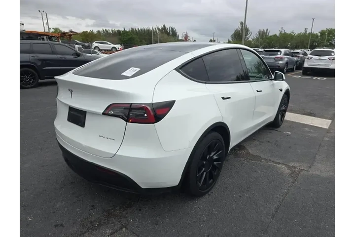 $35490 : Tesla Model Y 2024 AWD Long image 4