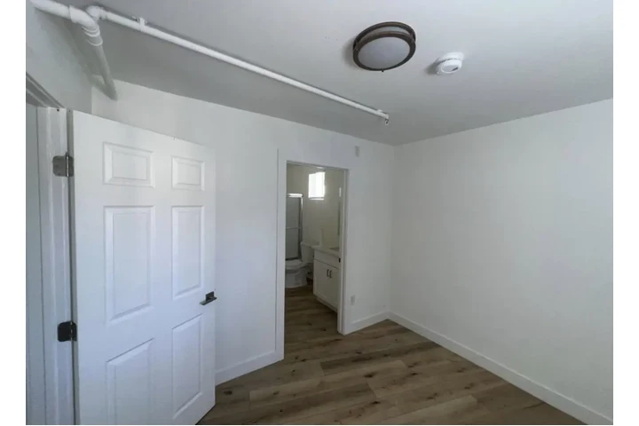 $1960 : 2 Bedrooms Apt Move in Ready image 9