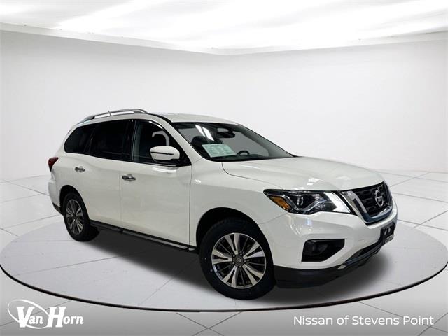 $9732 : Pre-Owned 2017 Pathfinder SV image 1