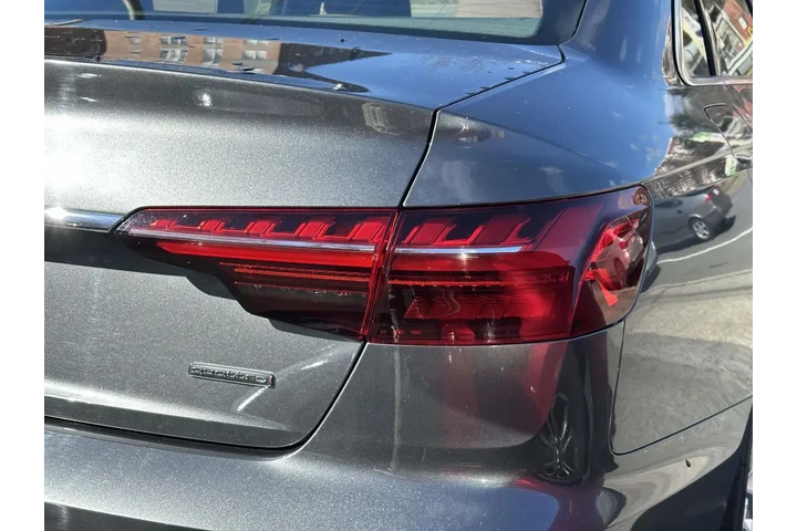 $21985 : Audi A4 2021 AWD quattro S l image 10