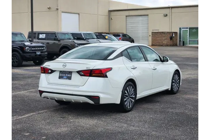$19995 : Nissan Altima 2023 2.5 SV 4d image 6