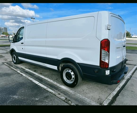 $26999 : Se vende Ford Transit 150 Van image 4