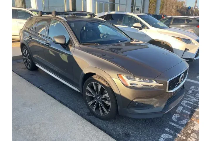 $22661 : Volvo V60 Cross Country 2021 image 6