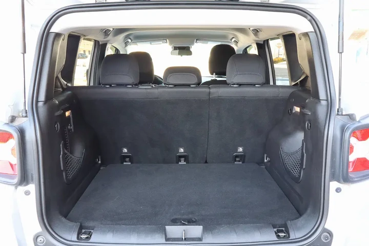 $14488 : 2017 Renegade Latitude 4x4 image 9