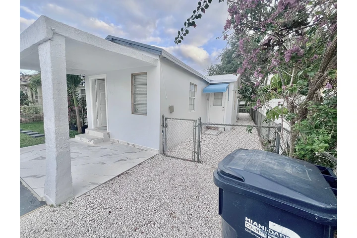 $3400 : Linda Casita en Coral Gables image 10