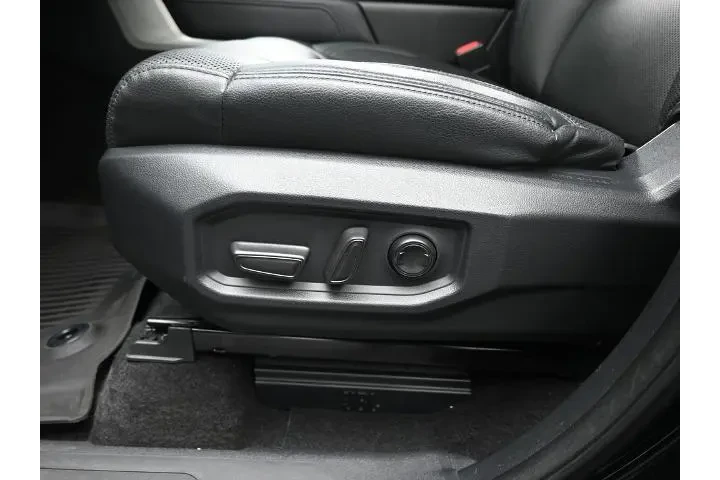 $32000 : Nissan Titan 2019 4x4 S 4dr image 10