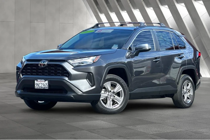 $32900 : Toyota RAV4 2024 AWD XLE 4dr image 2