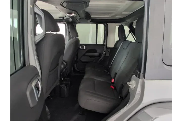 $29998 : Jeep Wrangler 2023 4x4 Sahar image 7