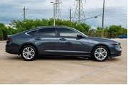 $23489 : Honda Accord 2024 LX 4dr Sed thumbnail