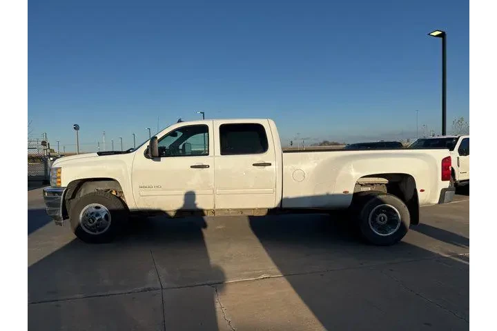 $24700 : Chevrolet Silverado 3500HD 2 image 2