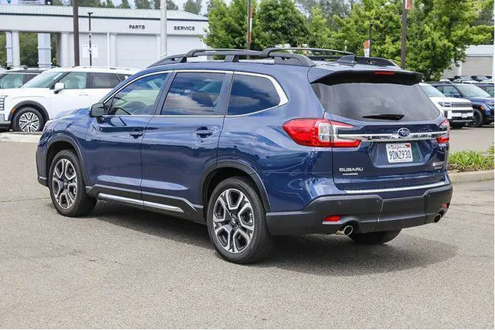 $33991 : Subaru Ascent 2023 AWD Limit image 2
