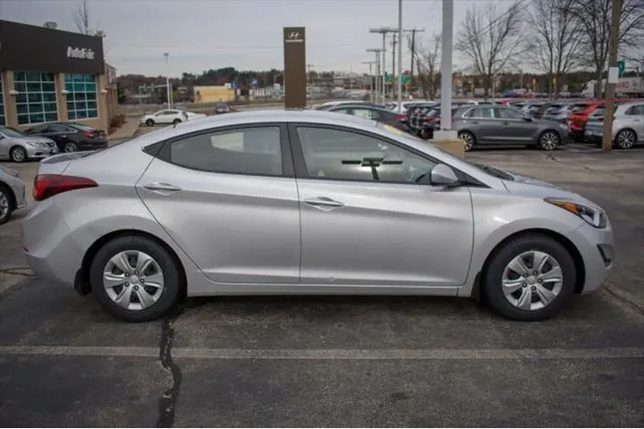 $4999 : Hyundai ELANTRA 2016 SE 4dr image 2