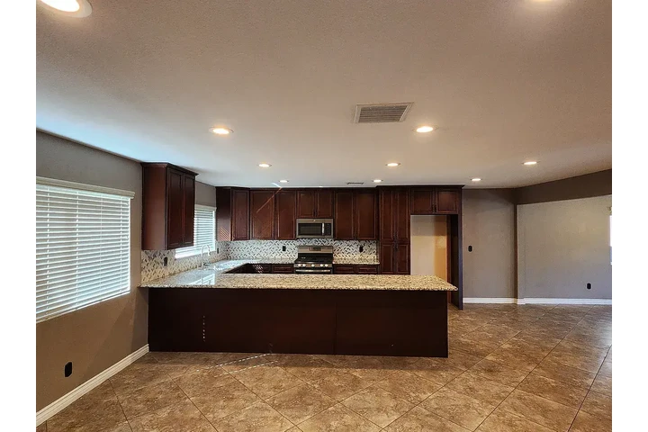 $2000 : Welcome to your fully-remodele image 4