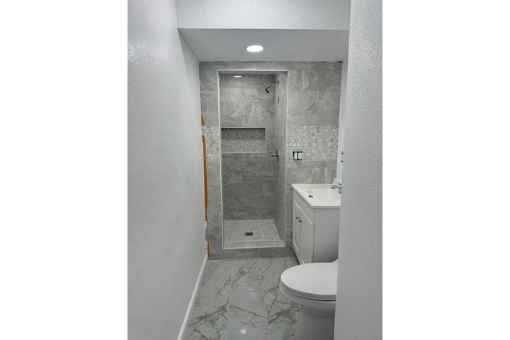 $750 : Cuarto de renta image 2